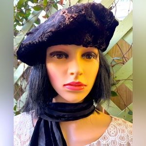 VINTAGE BLACK CRUSH VELVET BERET